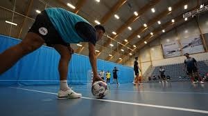 暖心，身患横纹肌肉瘤的河南队小球迷收到王上源送的签名球衣